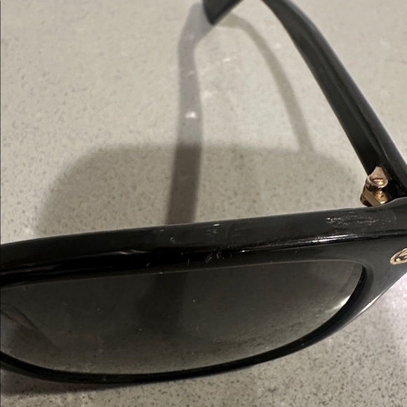 Woman’s Gucci Chic Black Sunglasses - Picture 3 of 8